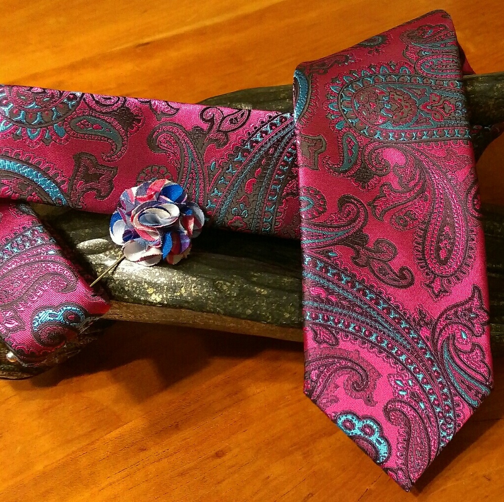 Exclusive Paisley Tie with Plaid Lapel Accent